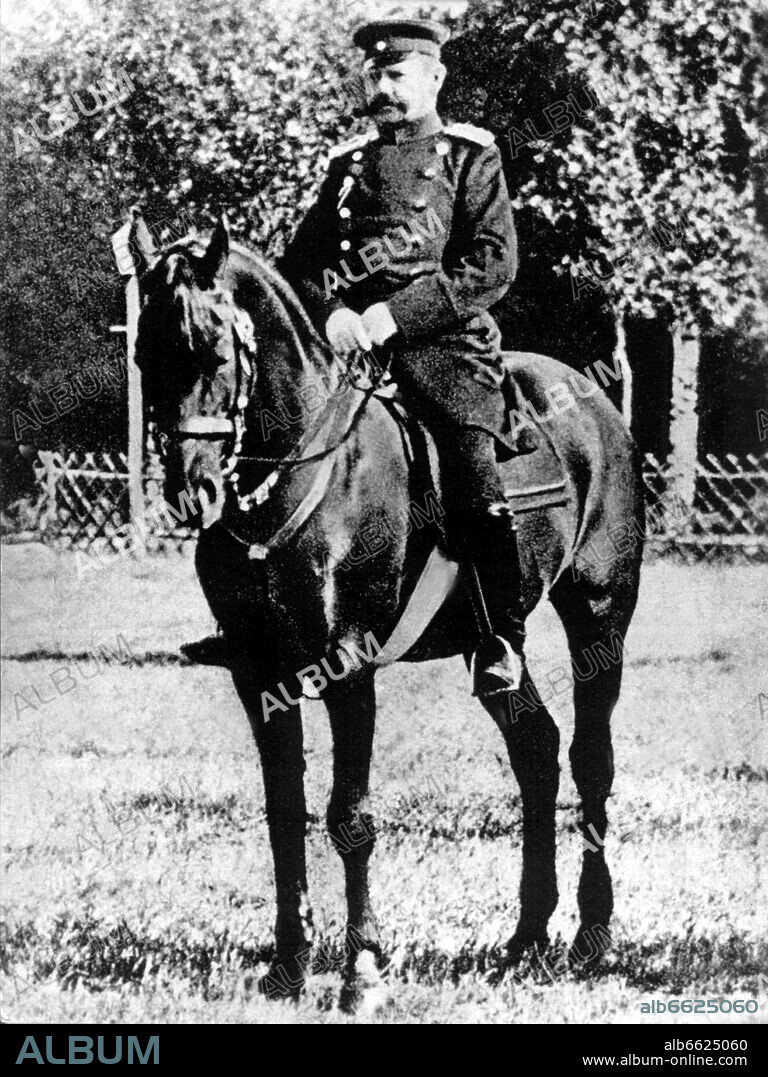 PAUL VON HINDENBURG y Paul von Beneckendorff und von Hindenburg. Paul von Hindenburg on horseback as Colonel and commander of the infantry regiment from Oldenburg No 91 in the year 1894. Hindenburg was elected as president of Weimar Republic after a long and successful military career. On the 30th of January in 1933, the day which entered history as the Day the seizure of power through the National Socialists, he appointed Adolf Hitler as chancellor. After Hindenburg's death, the office of the president of Weimar Republic expired and merged with the office of the chancellor. Paul von Hindenburg was born on the 2nd of October in 1847 in Posen and died on the 2nd of August in 1934 in Neudeck (East Prussia). 30/11/1893