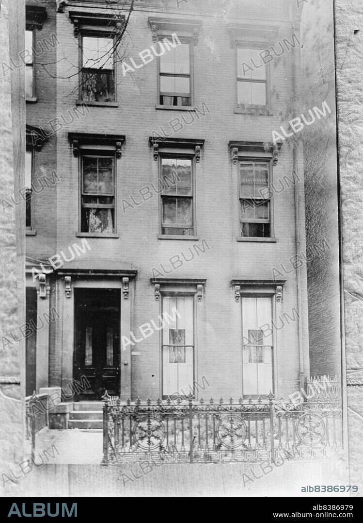 HARRIS & EWING. Herron House, Cincinnati, Ohio - Home of Mrs. William H. Taft, Who Was A Herron, 1911. [First Lady Helen Herron Taft, wife of President William Howard Taft, was first lady of the United States from 1909 to 1913].