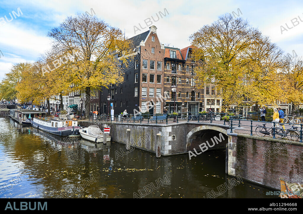 Canal houses at Korte Prinsengracht in autumn, Brouwersgracht, Amsterdam, North Holland, The Netherlands, Europe.