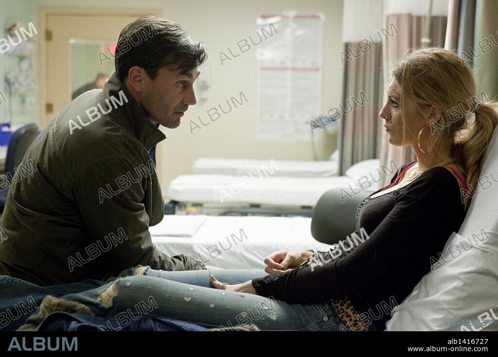 BLAKE LIVELY y JON HAMM en TOWN, THE [CIUDAD DE LADRONES], 2010 (THE TOWN), dirigida por BEN AFFLECK. Copyright WARNER BROS PICTURES.