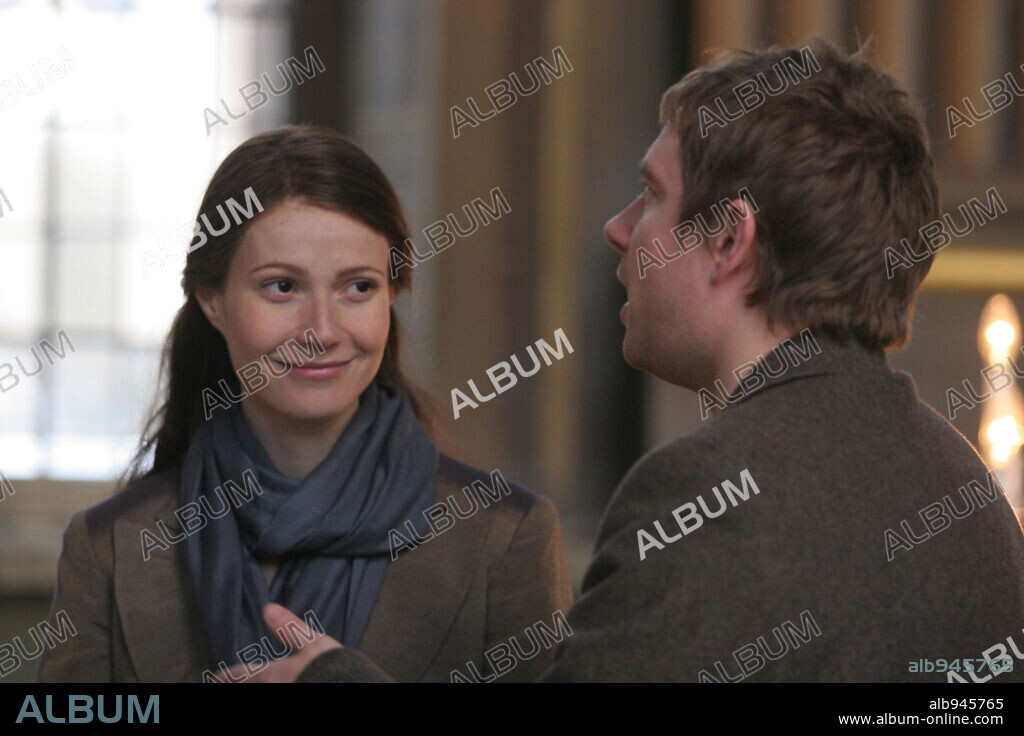 GWYNETH PALTROW and MARTIN FREEMAN in THE GOOD NIGHT, 2007, directed by JAKE PALTROW. Copyright MOMENTUM PICTURES.