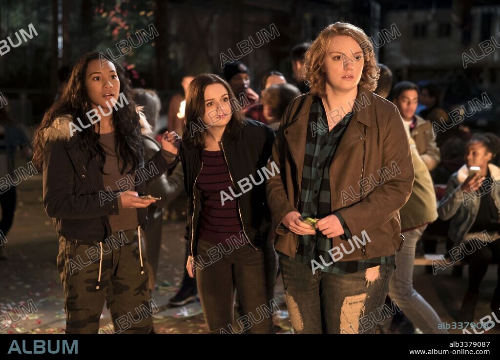 JOEY KING, SHANNON PURSER and SYDNEY PARK in WISH UPON, 2017, directed by JOHN R. LEONETTI. Copyright BROAD GREEN PICTURES.