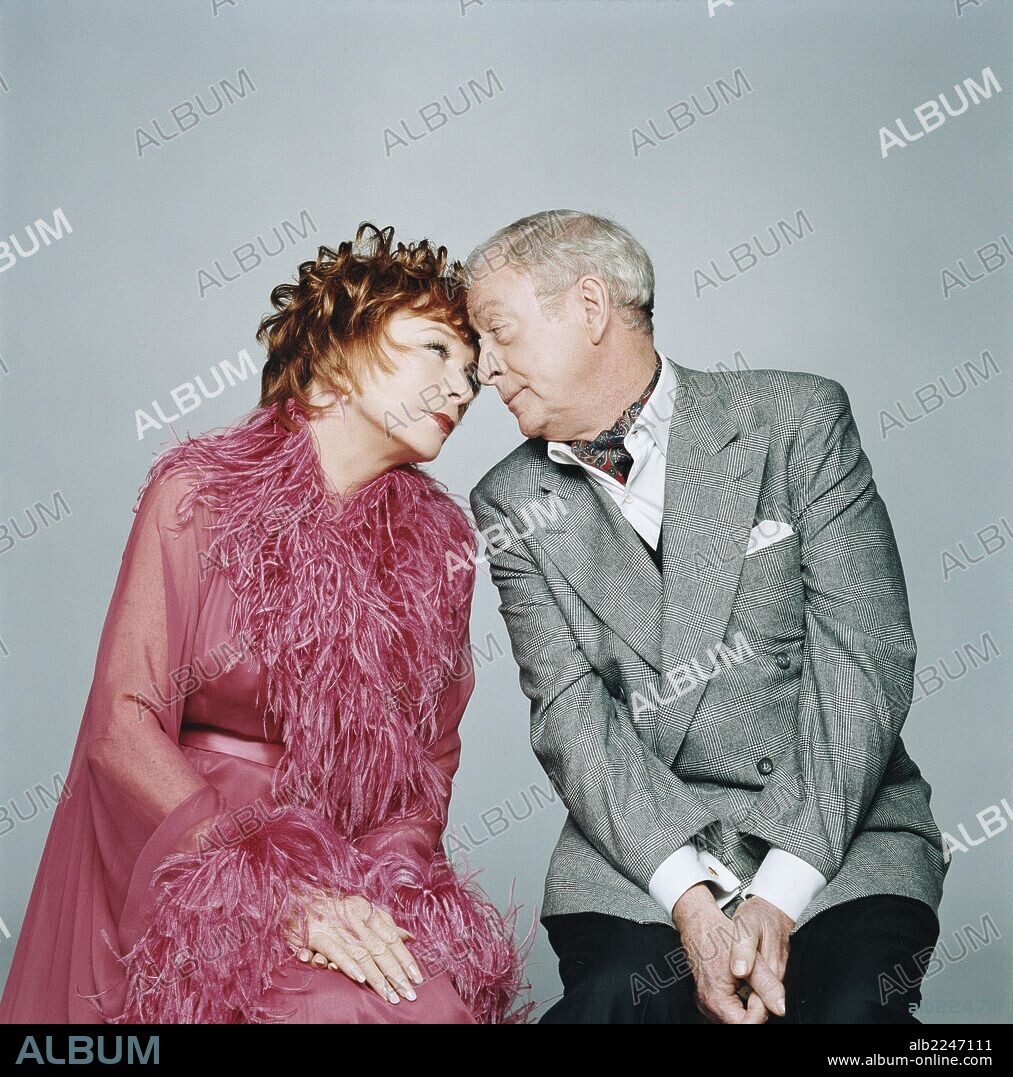 MICHAEL CAINE and SHIRLEY MACLAINE in BEWITCHED, 2005, directed by NORA EPHRON. Copyright COLUMBIA PICTURES.