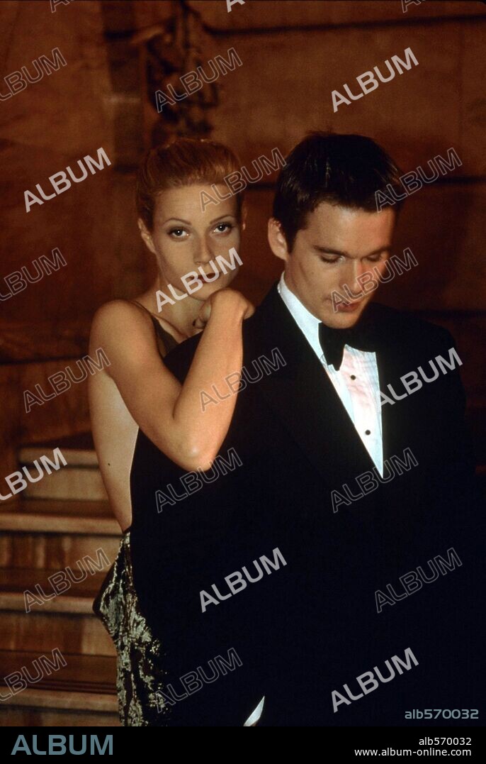 ETHAN HAWKE and GWYNETH PALTROW in GREAT EXPECTATIONS, 1998, directed by ALFONSO CUARON. Copyright 20TH CENTURY FOX.