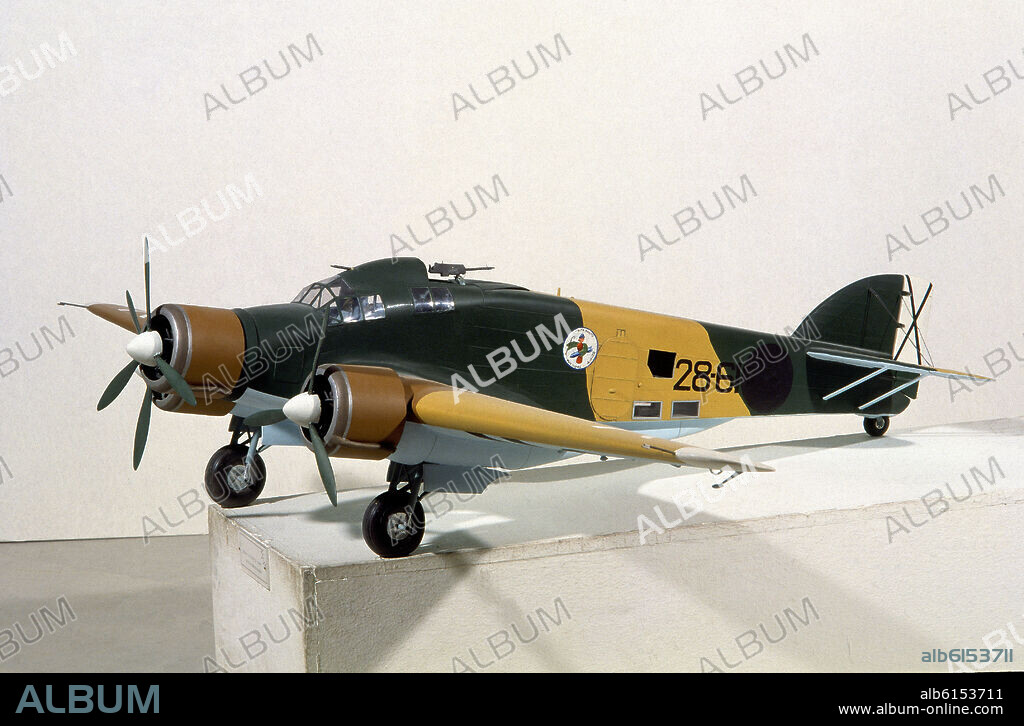 SAVOIA S-79 MODELO TRIMOTOR ITALIANO.
