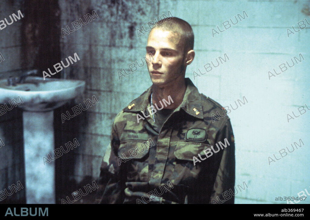 ELOY AZORIN en GUERREROS, 2002, dirigida por DANIEL CALPARSORO. Copyright SOGECINE.