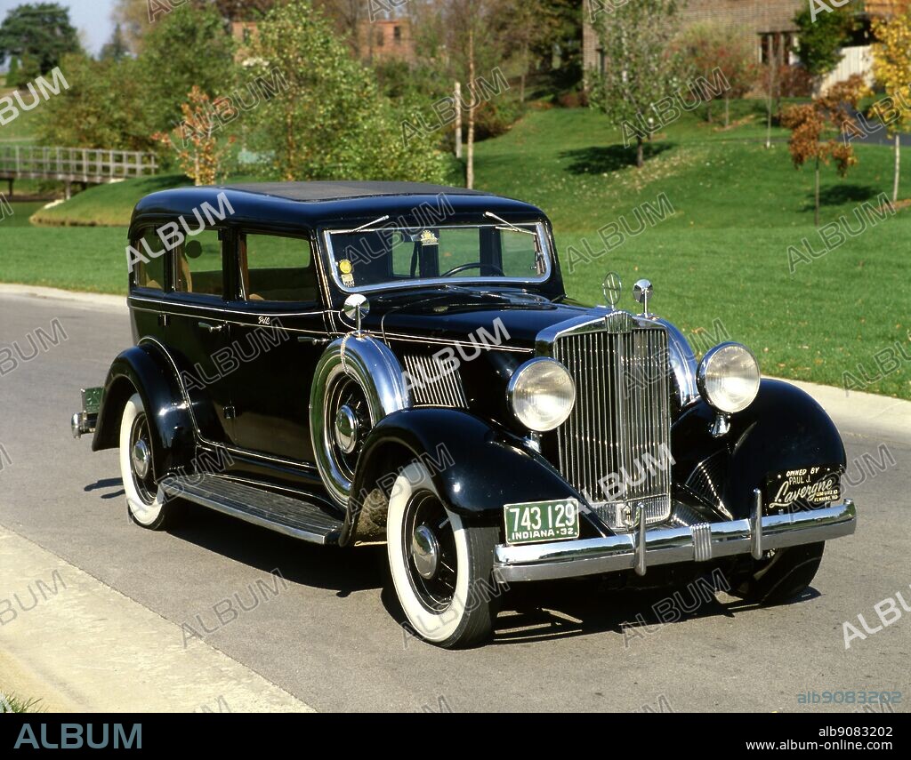 Transport Road 1932. Auburn Chrysler Imperial Sedan. Owned by Paul J. Lavergne. ©TopFoto.