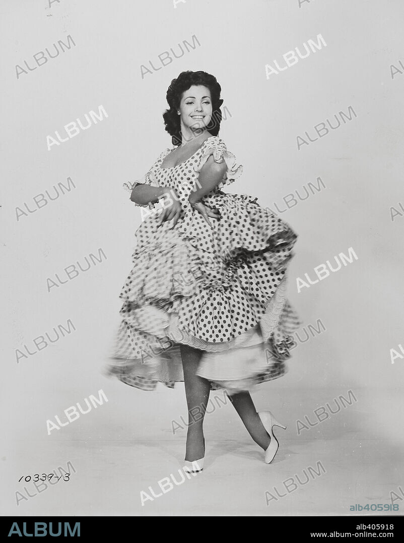 CARMEN SEVILLA en AVENTURA PARA DOS, 1958, dirigida por DON SIEGEL. Copyright PARAMOUNT PICTURES.