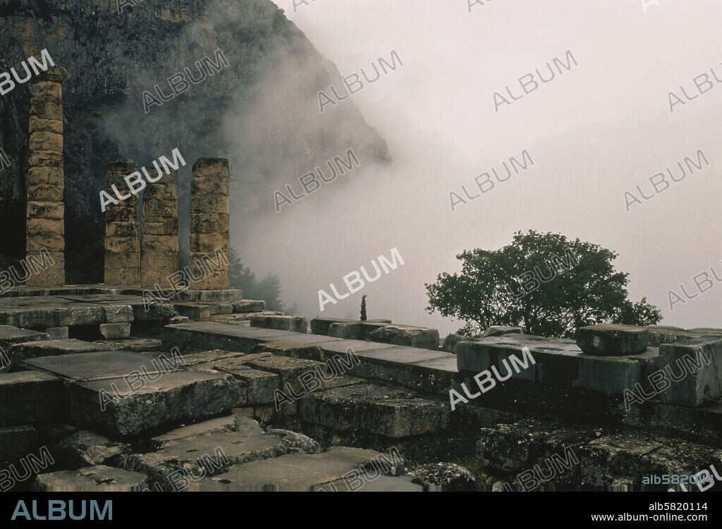 Temple of Apollo, Delphi, erected on the site of older sanctuaries, of which the last, from the 6th BCE, was destroyed by an earthquake in 373 BCE. The present building dates from 369-329 BCE. The Pythia prophesied here. 24.6 x 60 m.