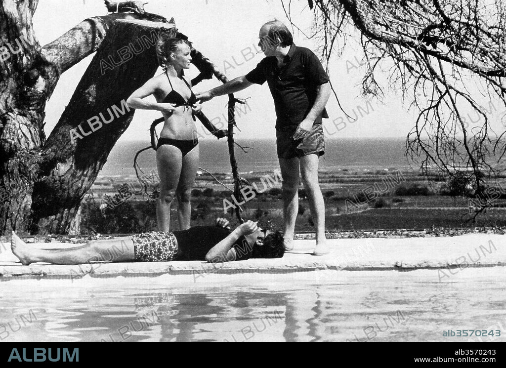 ALAIN DELON, JACQUES DERAY and ROMY SCHNEIDER in THE SWIMMING POOL, 1969 (LA PISCINE), directed by JACQUES DERAY. Copyright S.N.C/TRITONE.