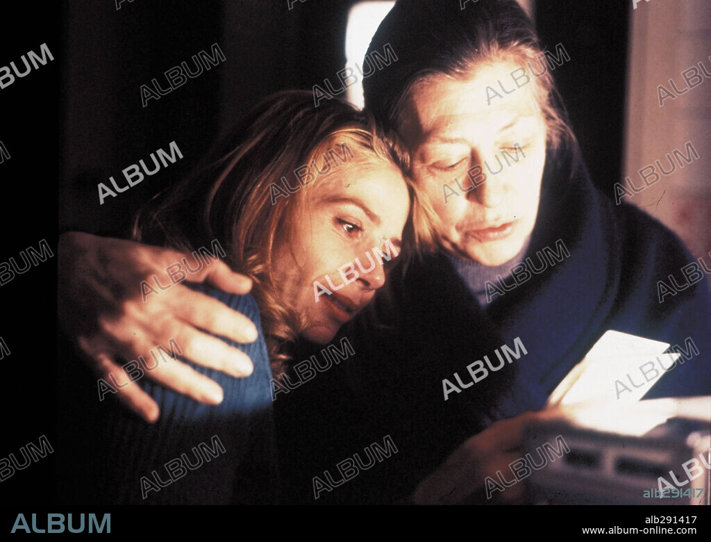 PILAR BARDEM y VICTORIA ABRIL en NADIE HABLARA DE NOSOTRAS CUANDO HAYAMOS MUERTO, 1995, dirigida por AGUSTIN DIAZ YANES. Copyright FLAMENCO FILMS/XALOC/CARTEL.