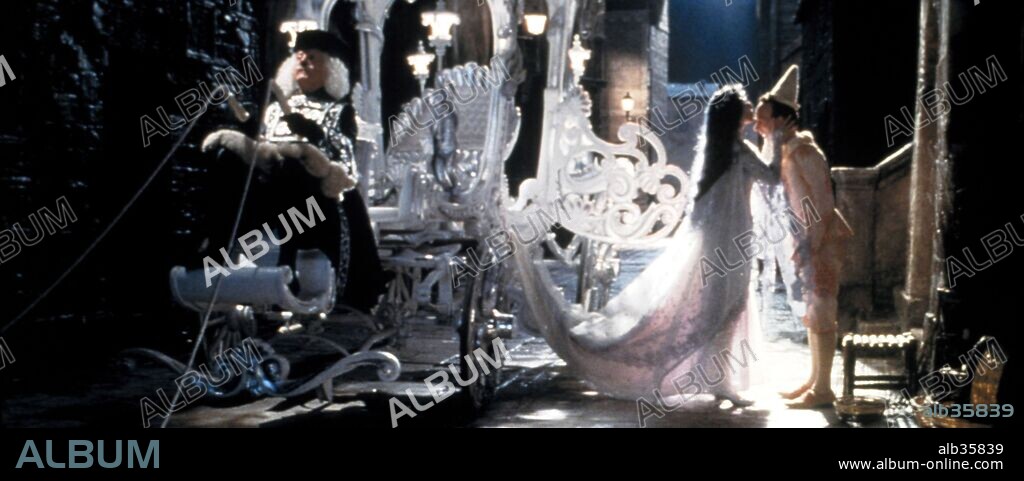 NICOLETTA BRASCHI and ROBERTO BENIGNI in PINOCCHIO, 2002, directed by ROBERTO BENIGNI. Copyright MELAMPO CINEMATOGRAFICA.
