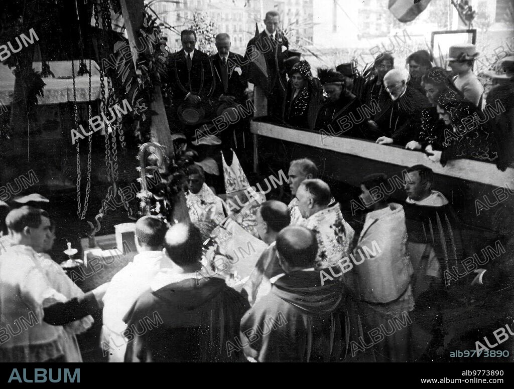 Octubre 1918. Una fundación Benéfica en Valencia. Colocación de la primera piedra del instituto asilo de san Joaquin, que Costea la marquesa de este Título - fecha Aprox.