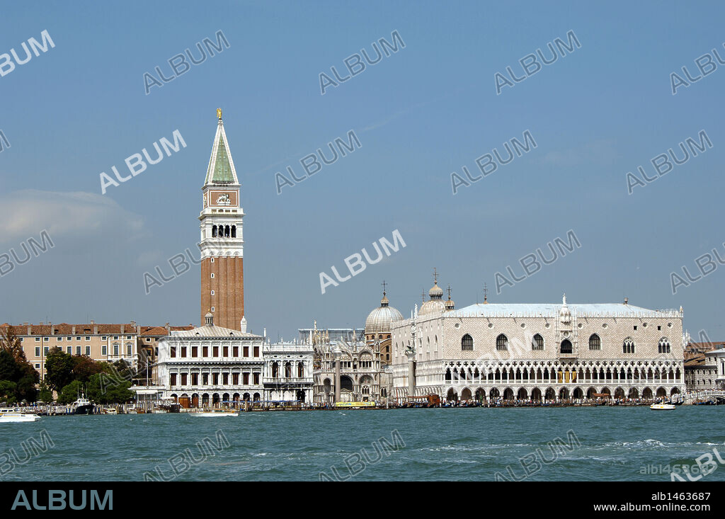 ITALY. VENICE. Partial view of the city with the campanile of St. Mark (XIII century) and the Ducal Palace of the Doges (XIV-XV century).