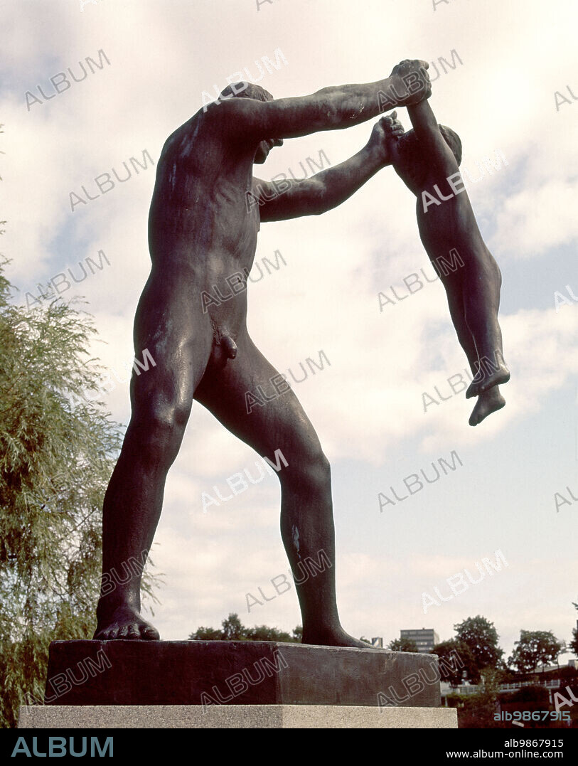 GUSTAV VIGELAND. DETALLE DE UNA DE LAS ESCULTURAS DEL PUENTE DEL PARQUE VIGELAND.