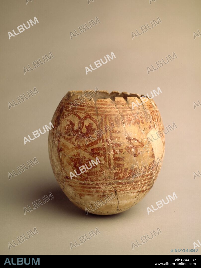 Madrid, M.A.N. Arte prehistórico. Huevo de avestruz procedente de Villaricos.