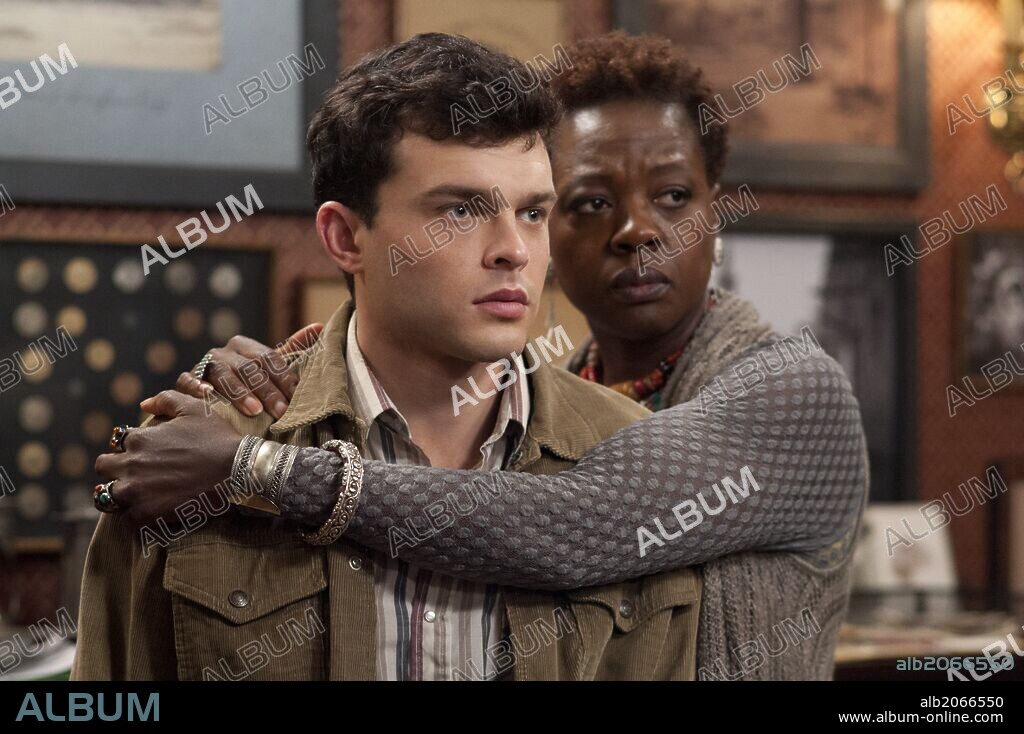 ALDEN EHRENREICH and VIOLA DAVIS in BEAUTIFUL CREATURES, 2013, directed by RICHARD LAGRAVENESE. Copyright WARNER BROS.