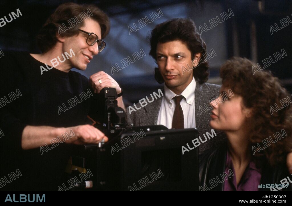 DAVID CRONENBERG, GEENA DAVIS and JEFF GOLDBLUM in THE FLY, 1986, directed by DAVID CRONENBERG. Copyright 20TH CENTURY FOX.