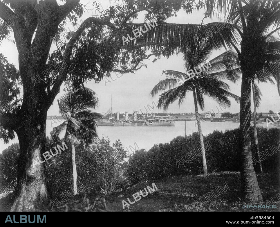 1. Weltkrieg: Seekrieg. Der kleine Kreuzer "Königsberg" im Hafen von Daressalam (Deutsch-Ostafrika) (Führte unter Kommandant Fregattenkapitän Loof Handelskrieg im Indischen Ozean). Foto, August 1914.