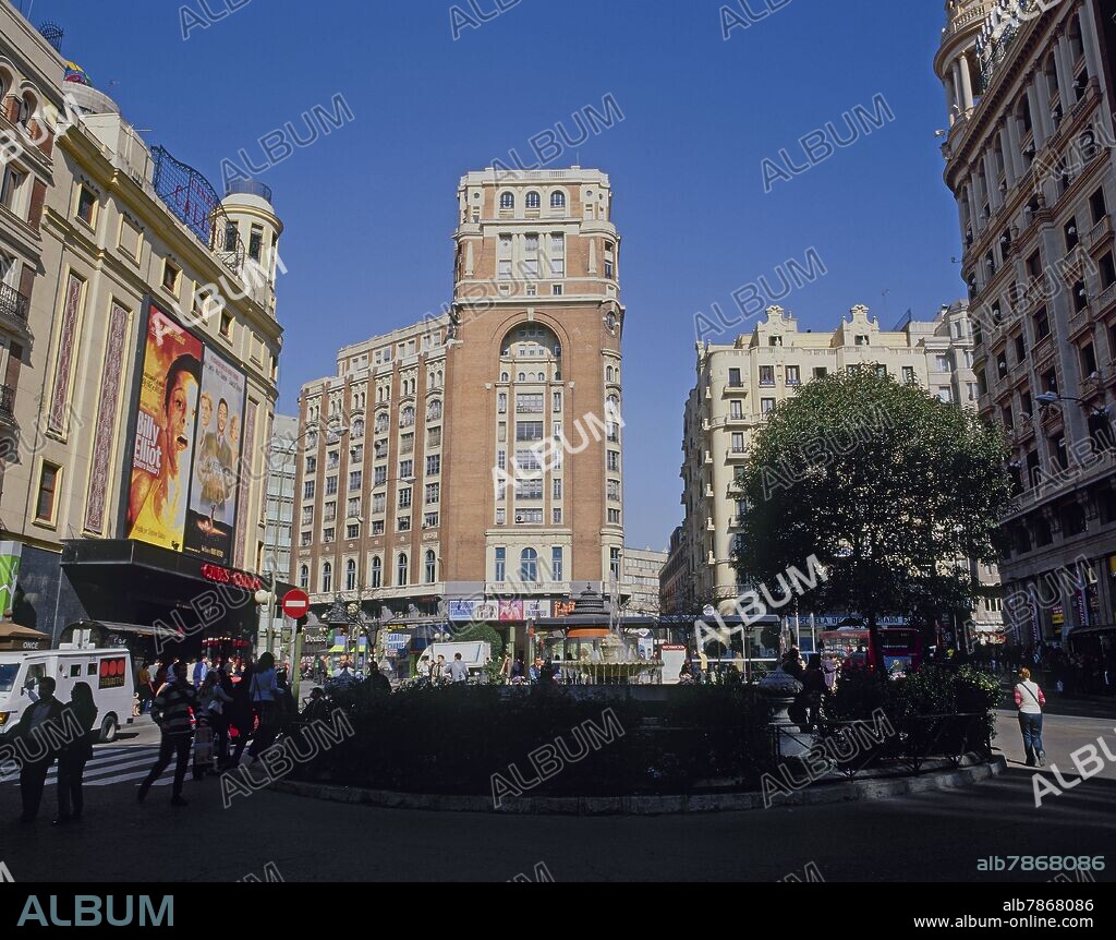 PEDRO MUGURUZA. VISTA DE LA PLAZA DE CALLAO A LA IZQUIERDA EL CINE CALLAO Y AL FONDO EL PALACIO DE LA PRENSA CONSTRUCCION DE 1928.