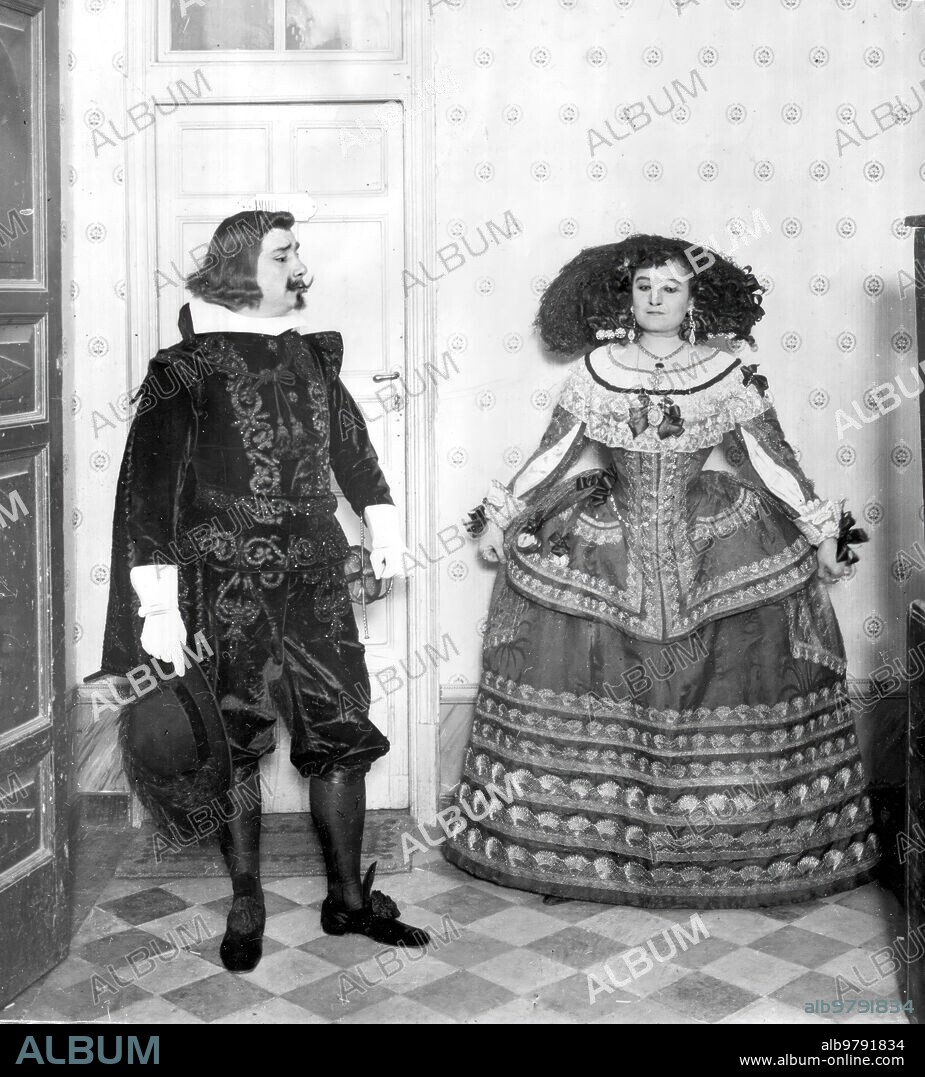 May 1912. On the function of the Press association. The Illustrious Authors María Guerrero and Fernando Díaz de Mendoza in a scene from Eduardo Marquina's comedy "el Antifaz", Premiered yesterday afternoon at the sainete festival.