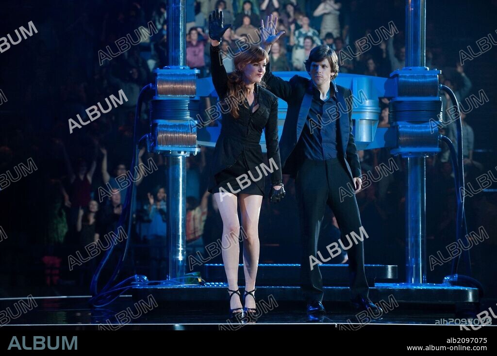 ISLA FISHER y JESSE EISENBERG en AHORA ME VES.. ., 2013 (NOW YOU SEE ME), dirigida por LOUIS LETERRIER. Copyright SUMMIT ENTERTAINMENT.