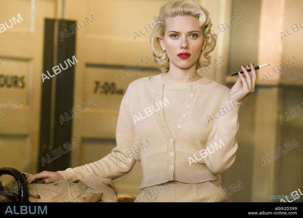 SCARLETT JOHANSSON en LA DALIA NEGRA, 2006 (THE BLACK DAHLIA), dirigida por BRIAN DE PALMA. Copyright UNIVERSAL PICTURES / KONOW, ROLF.