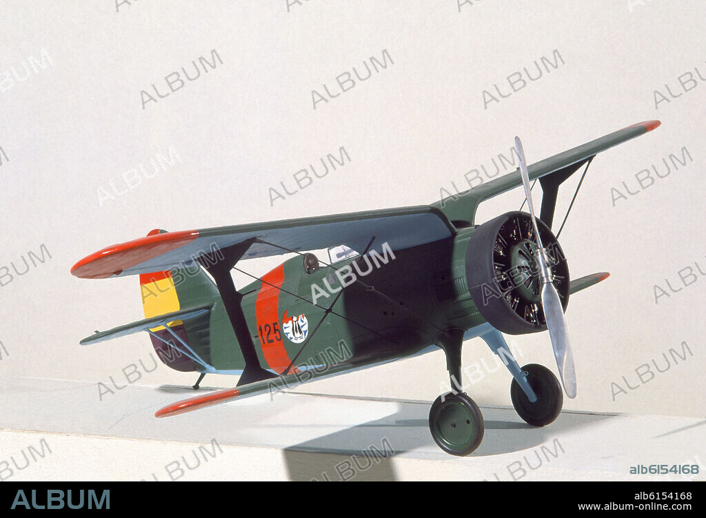 AVION POLIKARPON I-15, LLAMADO "CHATO", DE ORIGEN SOVIETICO AUNQUE FABRICADO EN ESPAÑA.
