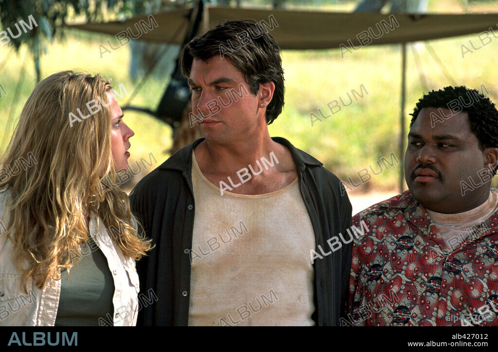 ANTHONY ANDERSON, ESTELLA WARREN and JERRY O'CONNELL in KANGAROO JACK, 2003, directed by DAVID MCNALLY. Copyright WARNER BROS. PICTURES.