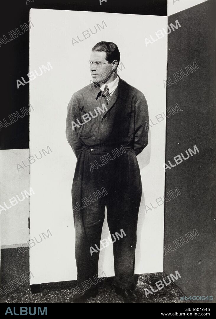 LUCIA MOHOLY. László Moholy-Nagy at the Bauhaus.