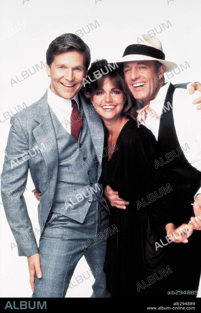JAMES CAAN, JEFF BRIDGES and SALLY FIELD in KISS ME GOODBYE, 1982, directed by ROBERT MULLIGAN. Copyright 20TH CENTURY FOX.