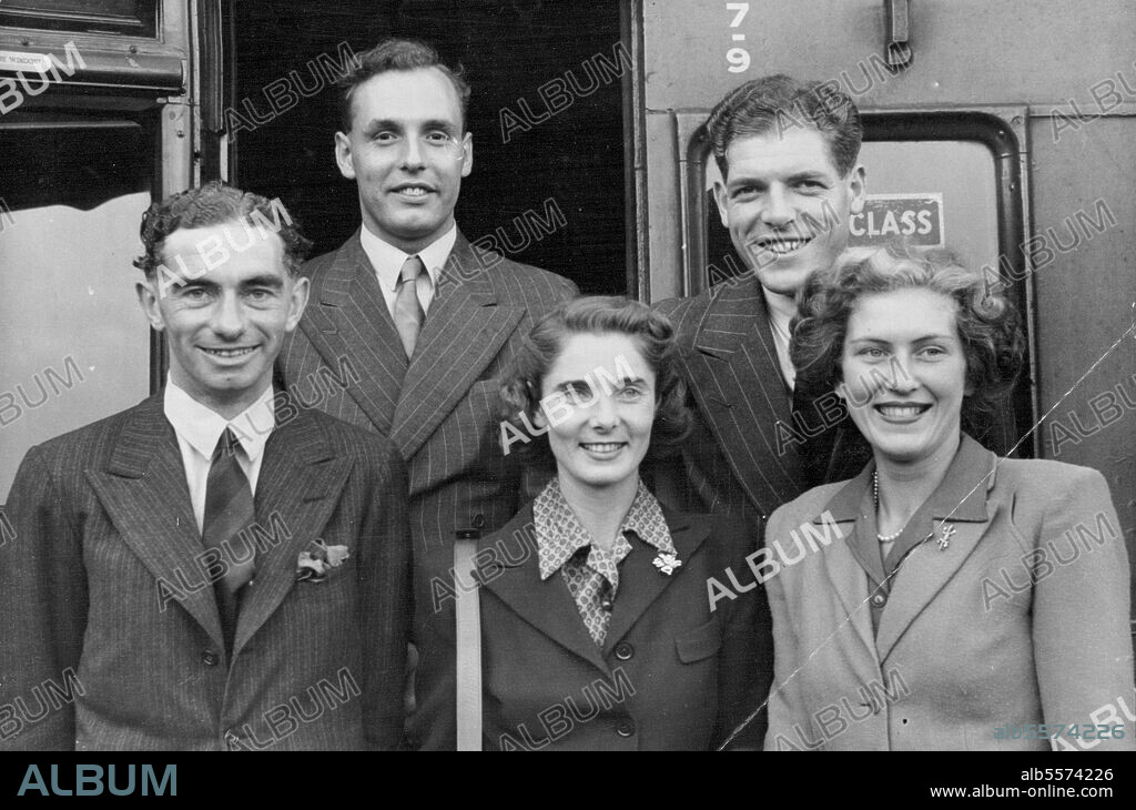 British Tennis Hopes Leave for American Championships -- The team with their manager E.R. Avory (lower, left) see before they left Waterloo this afternoon (Wednesday). Derek Barton (left) and Tony Mottram are in the back row, Kay Menzies (Stammers) and Jean Bostock (Nicoll) (right) are in front. By train from Waterloo to Southampton this afternoon (Wednesday) went British lawn tennis stars Kay Menzies, Jean Bostock, Tony Mottram and Derek Barton. They leave for the United States in the "Queen Mary" for the American Championships. August 07, 1946.