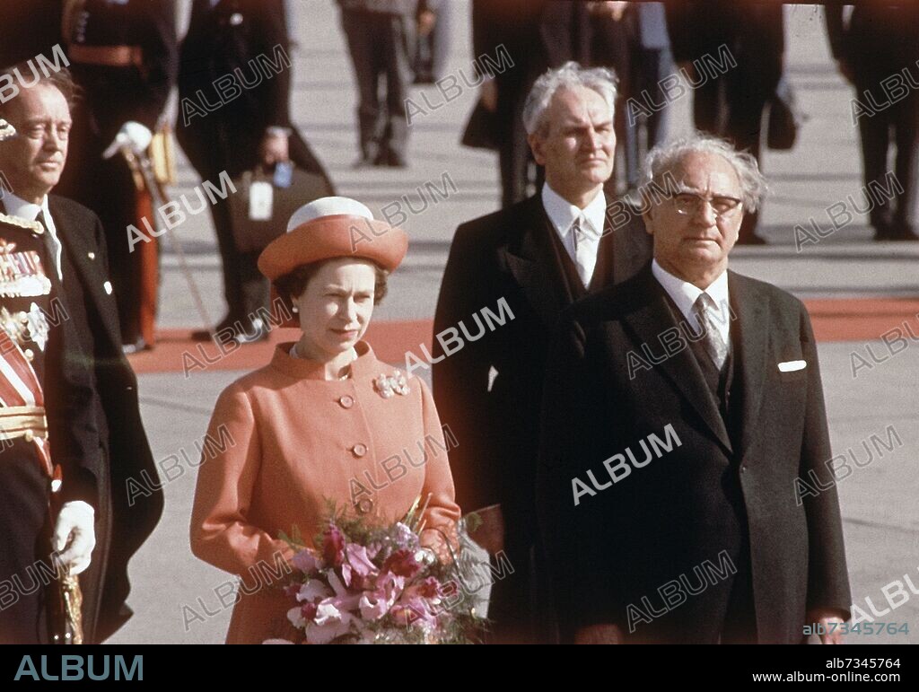 ISABEL II DE INGLATERRA CON FRANZ JONAS PRESIDENTE DE AUSTRIA.