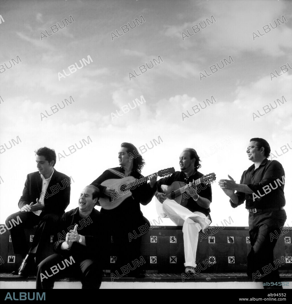 Raúl Rodríguez, Paco de Amparo, Pepe Torres, Moi de Morón y Manuel Flores, integrantes del grupo 'Son de la frontera'.