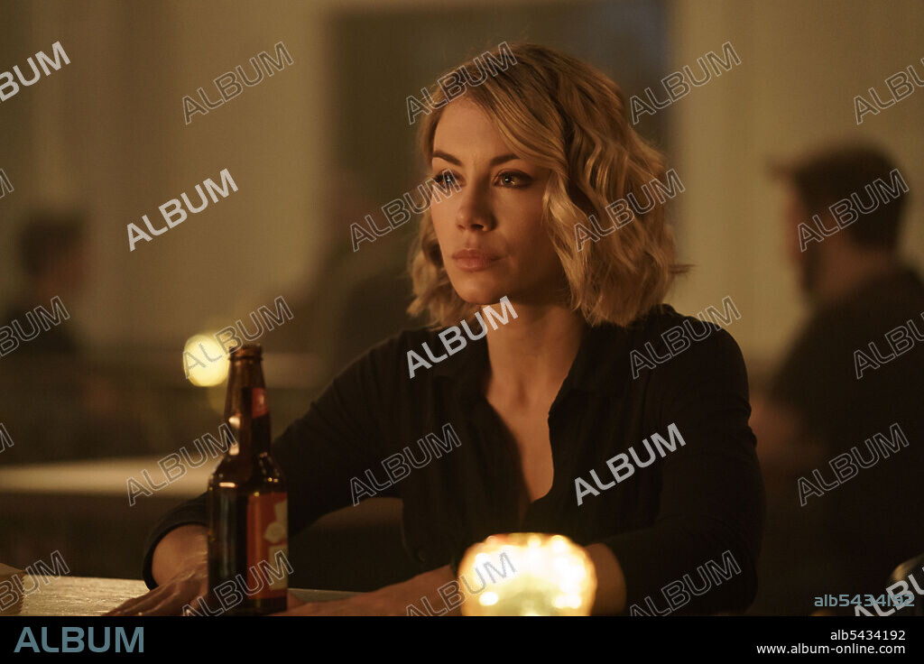 JENNIFER HOLLAND en EL PACIFICADOR, 2022 (PEACEMAKER), dirigida por JAMES GUNN. Copyright DC ENTERTAINMENT/WARNER BROS.