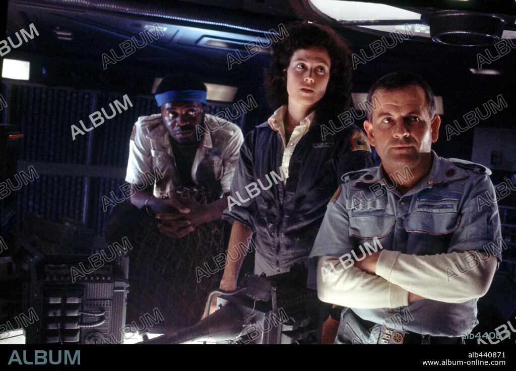 IAN HOLM, SIGOURNEY WEAVER et YAPHET KOTTO dans ALIEN - LE HUITIÈME PASSAGER, 1979 (ALIEN), réalisé par RIDLEY SCOTT. Copyright 20TH CENTURY FOX.