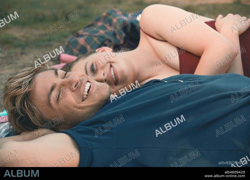 JANNIK SCHUMANN und LUNA WEDLER in DEM HORIZONT SO NAH, 2019 (DEM HORITZONT SO NAH), unter der Regie von TIM TRACHTE. Copyright Pantaleon Films / Studiocanal / SevenPictures Film.