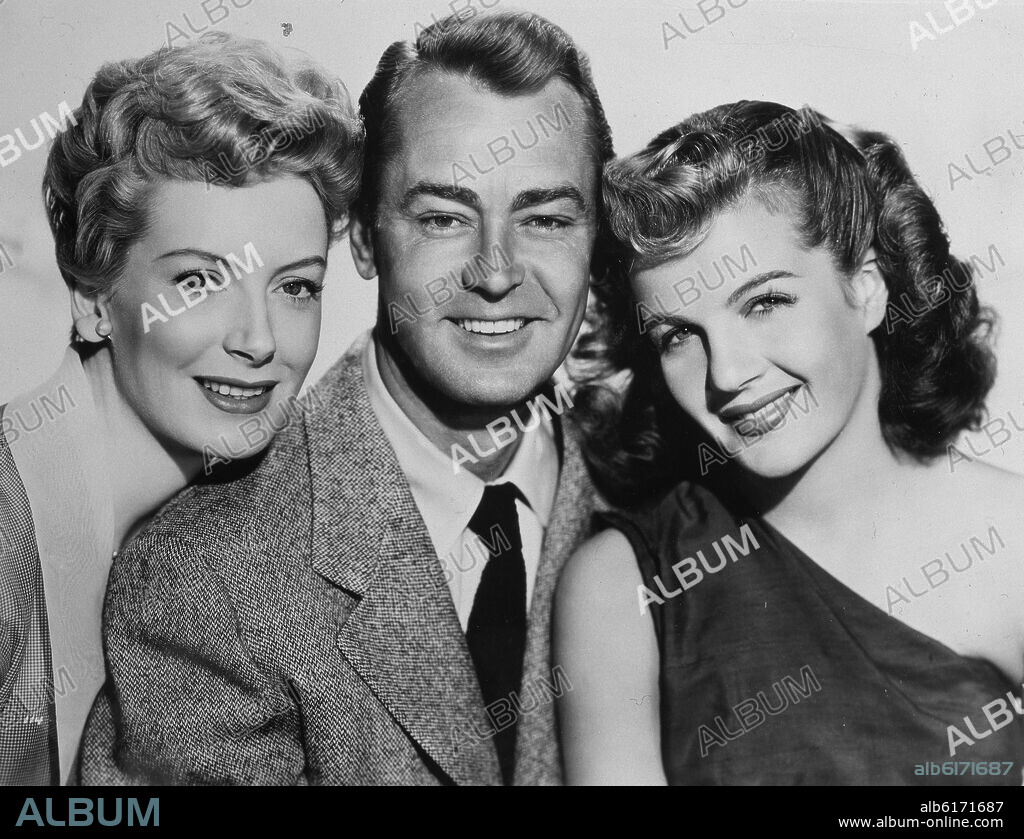 CHARLES VIDOR. ESCENA DE LA PELICULA "TEMPESTAD EN ORIENTE" - 1953 - DEBORA KERR / ALAN LADD / CORINE CALVET -PARAMOUNT PICTURE.