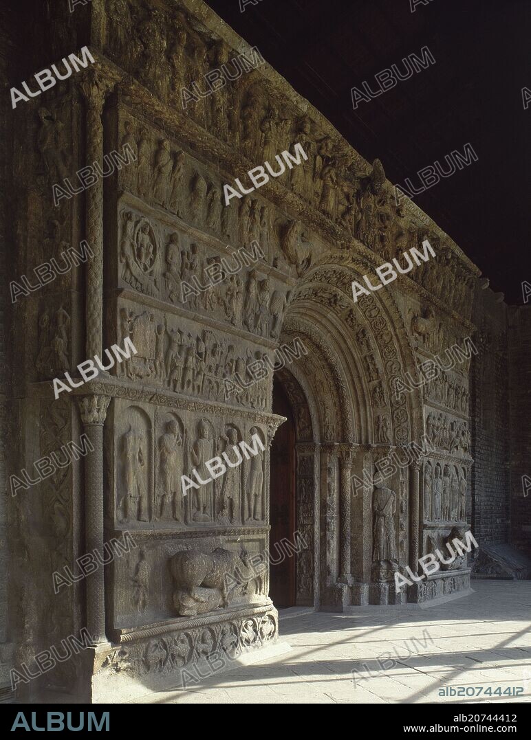 PORTADA ROMANICA DEL MONASTERIO DE SANTA MARIA DE RIPOLL - SIGLO XII.