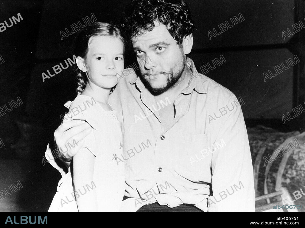 NATALIE WOOD and ORSON WELLES in MACBETH, 1948, directed by ORSON WELLES. Copyright REPUBLIC PICTURES.