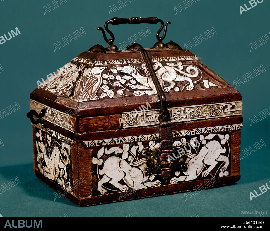 ARQUETA DE LAS LIEBRES- PROCEDE DE SAN ISIDORO DE LEON- ARTES SUNTUARIAS HISPANOMUSULMANAS.