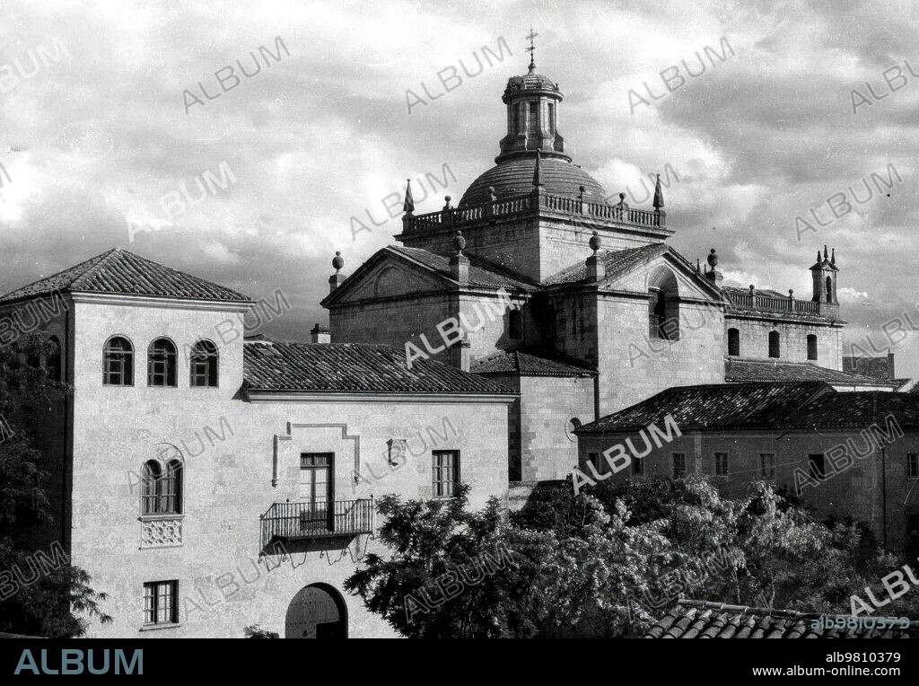 1958. Capilla de los Marqueses de Cerralbo de estilo herreriano en ciudad Rodrigo (Salamanca).