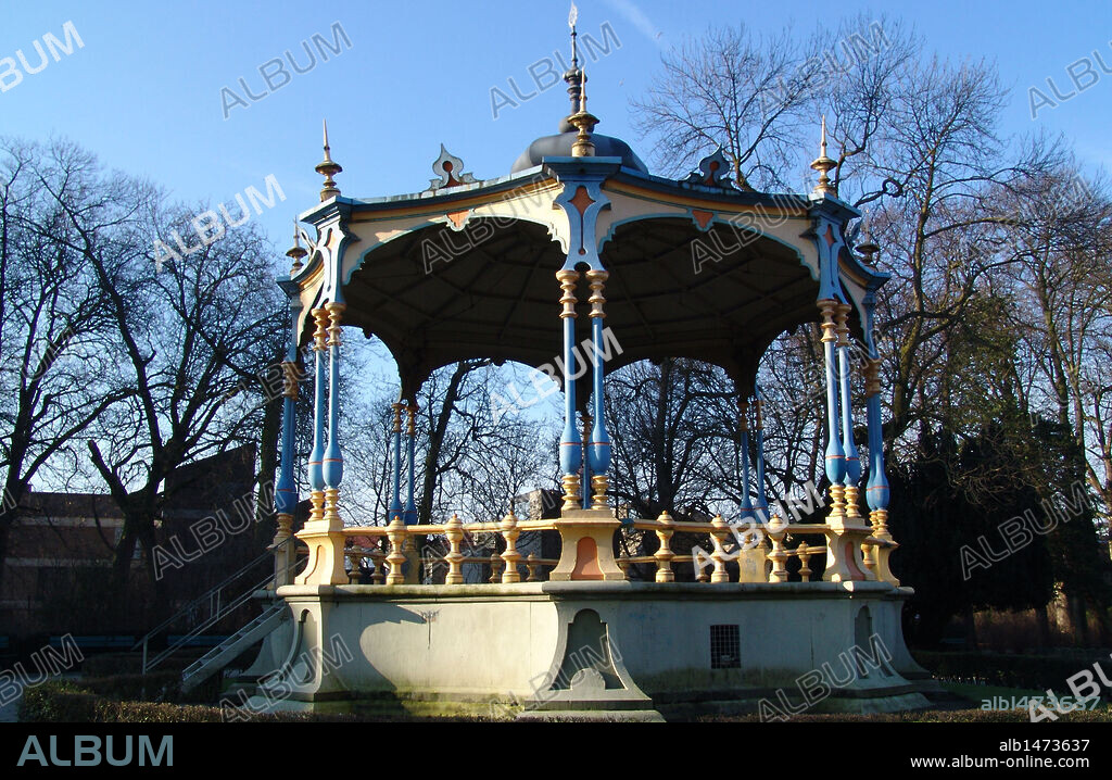 BELGICA. BRUJAS. Quiosco de música en un parque. Provincia de Flandes Occidental.