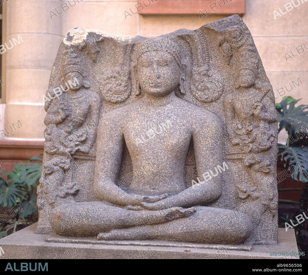 BUDA EN PIEDRA EN POSTURA SEDENTE-S V-ESTILO GUPTA(SUR INDIA.