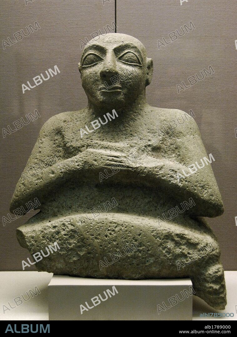 ARTE MESOPOTAMICO. PERIODO DINASTICO ARCAICO III. Estatua de piedra de KURLIL. Fechada hacia el año 2500 a. C. Procede de Tell al Ubaid. Museo Británico. Londres. Inglaterra. Reino Unido.