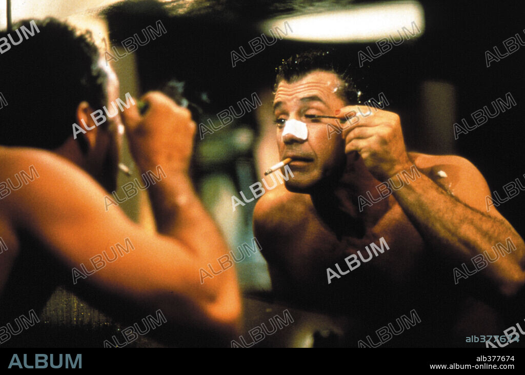 MEL GIBSON en EN QUE PIENSAN LAS MUJERES?, 2000 (WHAT WOMEN WANT), dirigida por NANCY MEYERS. Copyright PARAMOUNT PICTURES.