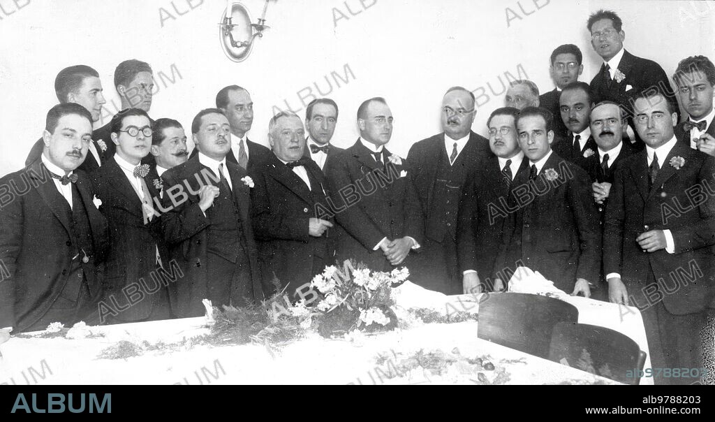 February 1923. Madrid. At The Metropolitan Restaurant. The illustrious doctor Mr. Lucio Gil Fagoaga (X), at the banquet given to him to celebrate his triumph in the Competitions for the Chair of Psychology of the Central University.