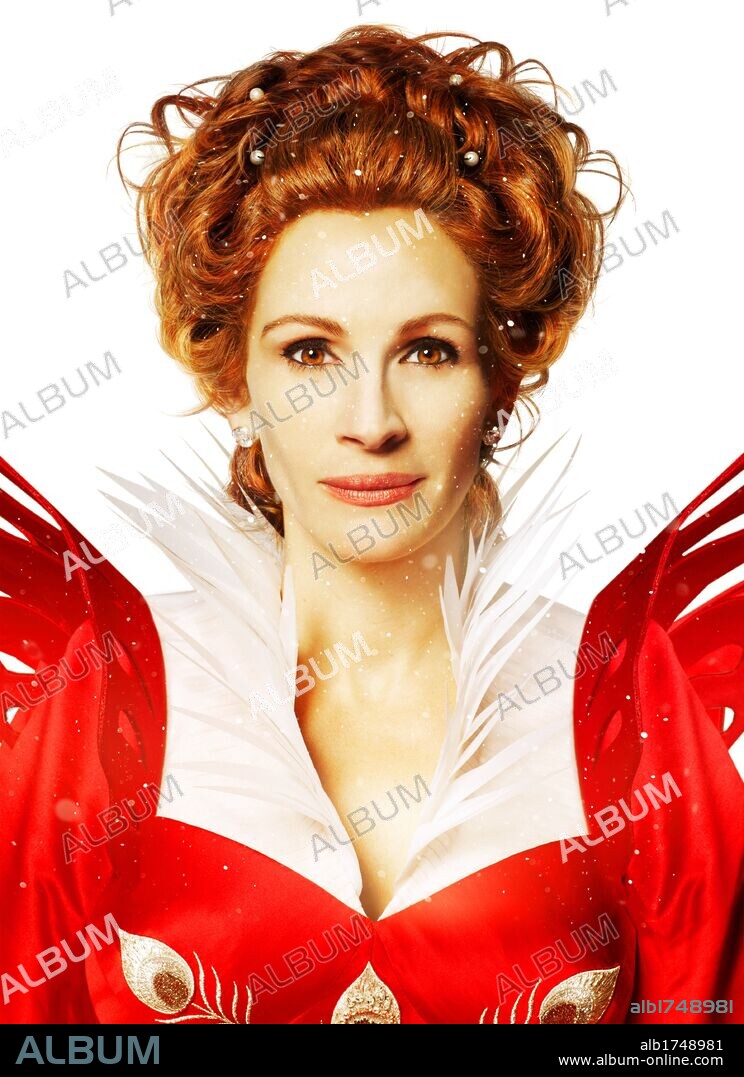 JULIA ROBERTS en BLANCANIEVES-MIRROR, MIRROR, 2011 (MIRROR MIRROR), dirigida por TARSEM SINGH. Copyright RELATIVITY MEDIA.