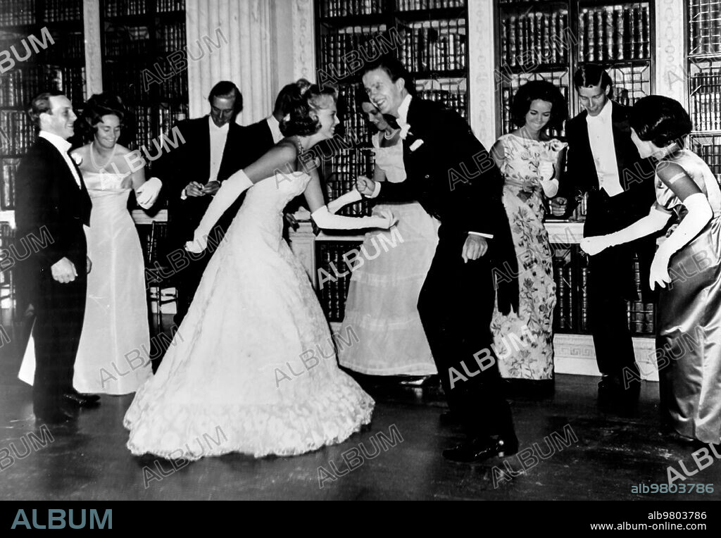 Serena mary churchill russell and lord charles george spencer churchill at blenheim palace, twisting time 1962.