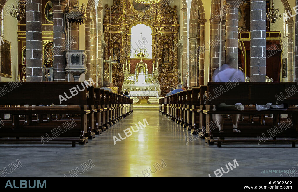Santa Cruz de Tenerife, Tenerife, Comunidad Autonoma des Canarias, Spain. The Iglesia- Parroquia Matriz de Nuestra Señora de La Concepción (Church of the Immaculate Conception) is a Catholic church located in the city of Santa Cruz de Tenerife It is the only church in the Canary Islands that has five naves. The interior of the church, central nave and altar.